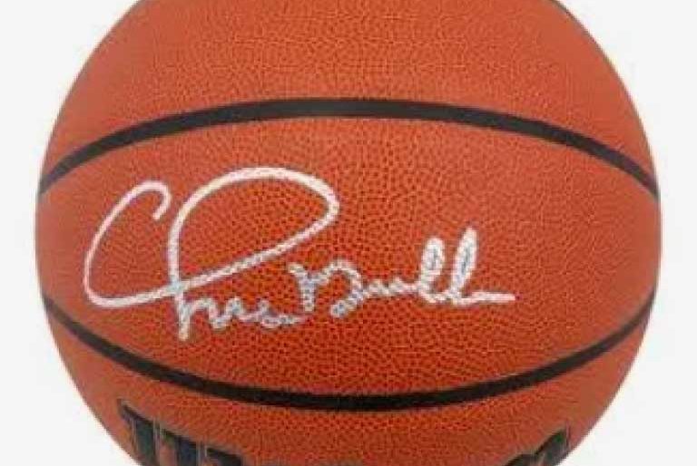 Authentic NBA Basketball signed by Chris Mullin